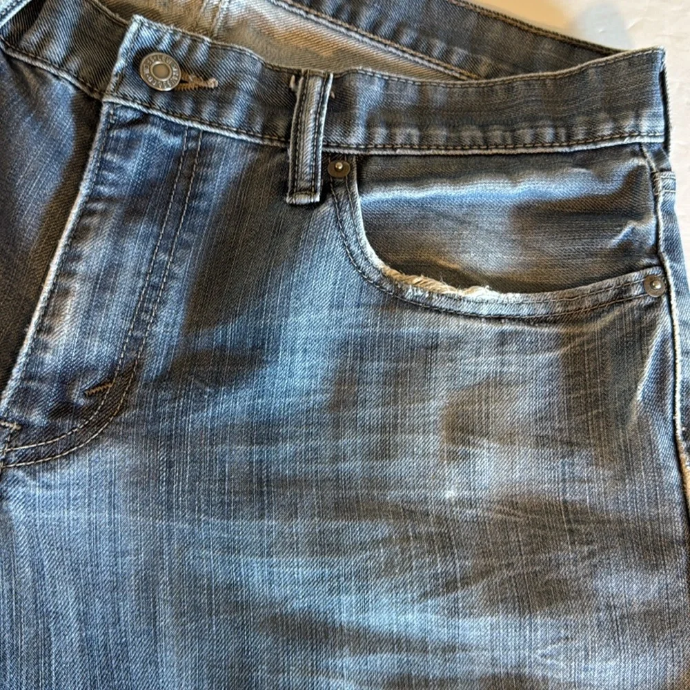 Levi’s Men’s 514 Denim blue Jeans straight leg distressed Size 33x36